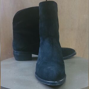 Intentionally Blank Gateway suede boot in Black, Size 38/8